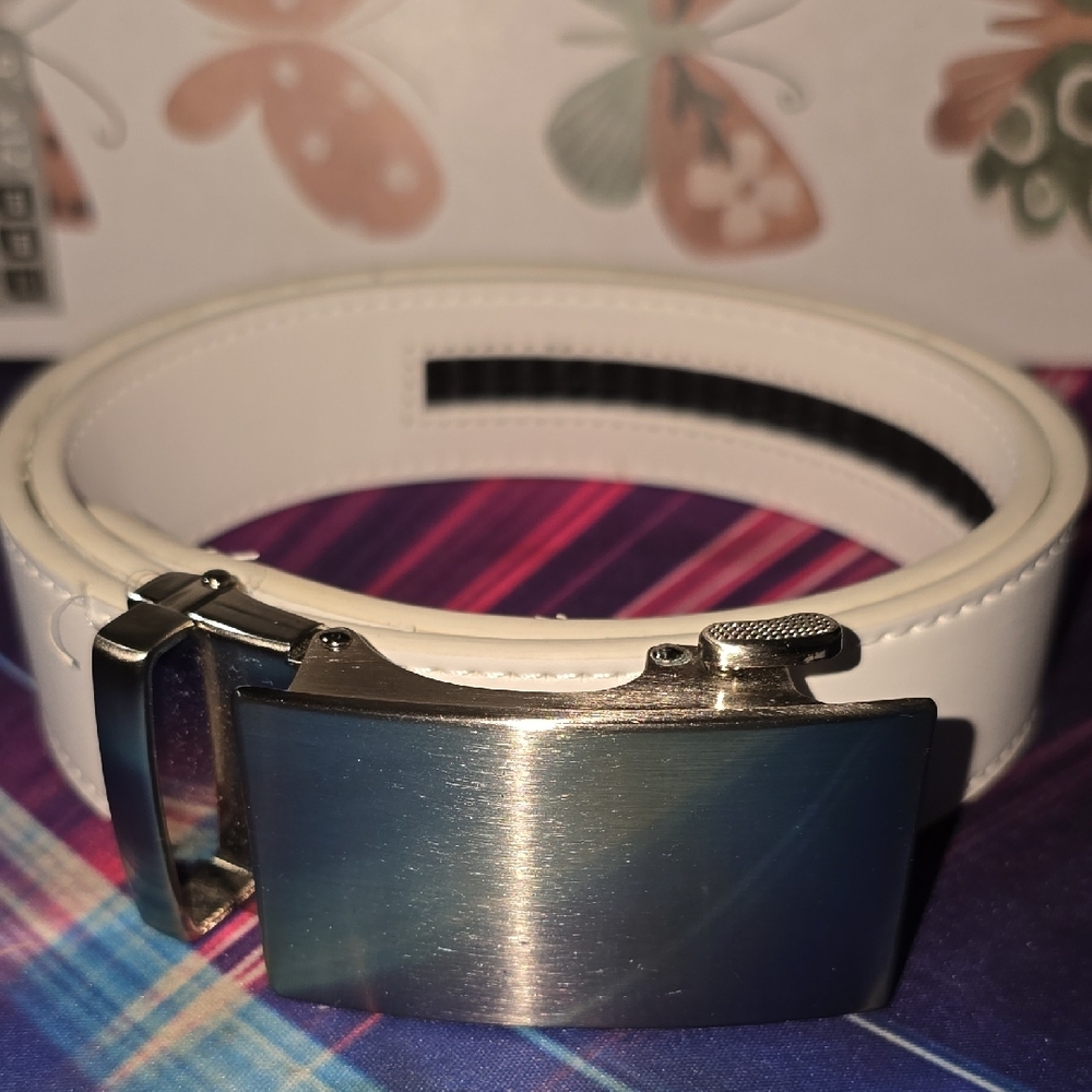 Stylish White Belt with Silver Buckle